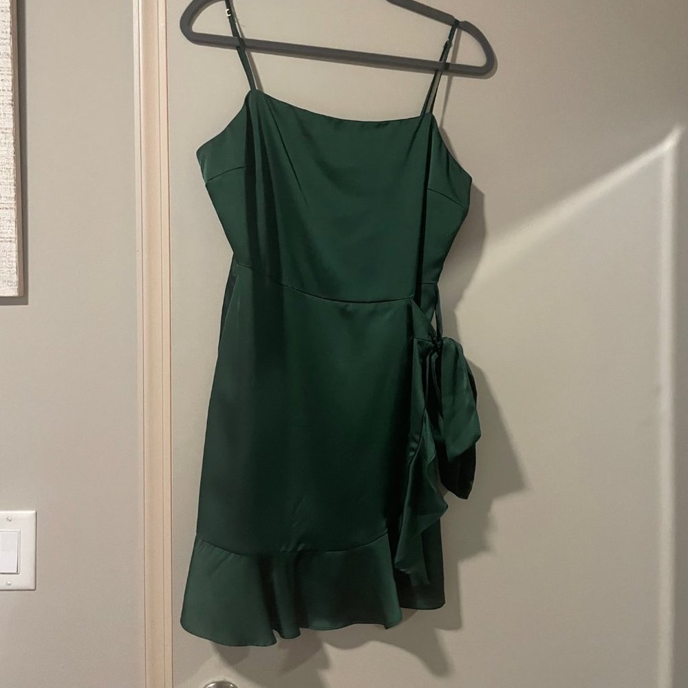 BRAND NEW A Love Like You Green Ruffle Shine Mini Dress size Large